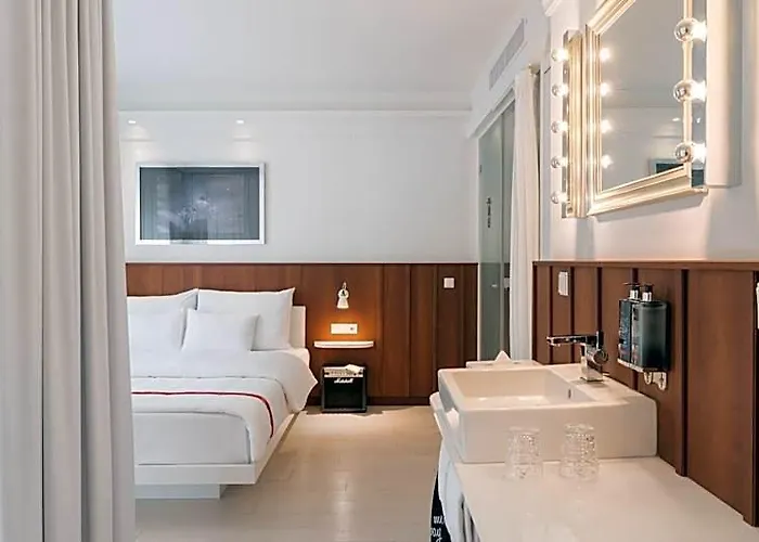 Hotel Ruby Sofie By Ihg 4*